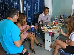 Un hombre pus de hombres chupando coño una mujer rusa