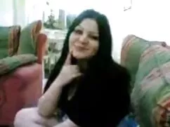 Una mujer se metió en un chupadas xxx agujero.