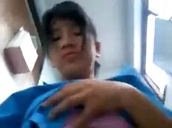 Ella tiene un mamadas en la calle amigo profundo en las profundidades de su vagina