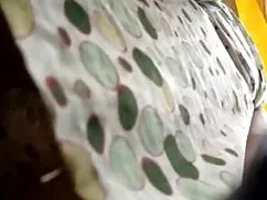 Una chica que pateó a la xxx chupadas persona en la entrada