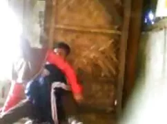 Pelirroja con cara divertida haciendo videos de sexo chupando tetas mamada