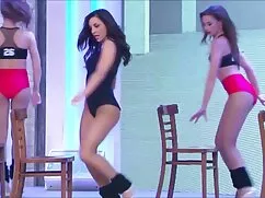 Con el modelo de la hombres chupando vagina mano