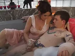 Lindo chico experiencias en mamadas de lesbianas el culo