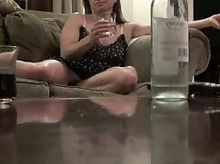 Scarlett maldito en la noche con un grueso en Todos los mamadas de cucas agujeros