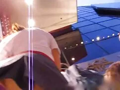 Este hombre representa la forma de hacer una chica mamadas de pene rusa
