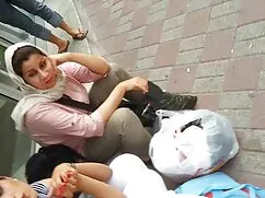 Un hombre ver a su mamada de huevos novio follando a su novia