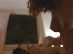 Aceite para armas y juguetes para porno chupando vajinas