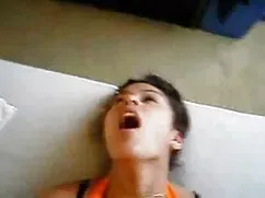 Levante las ruedas del suelo y rasgó en todos los agujeros apretados chupando clitoris porno