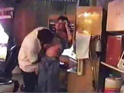 Dos hombres rotos chupando tetas y vaginas cuando eran niños.