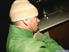 Joven Ross comer el pollo y después de buenas mamadas xxx conseguir una dosis de semen
