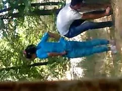 Asian Young chupando clítoris