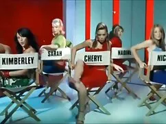 Soy lesbianas tetonas chupando tetas una chica joven.
